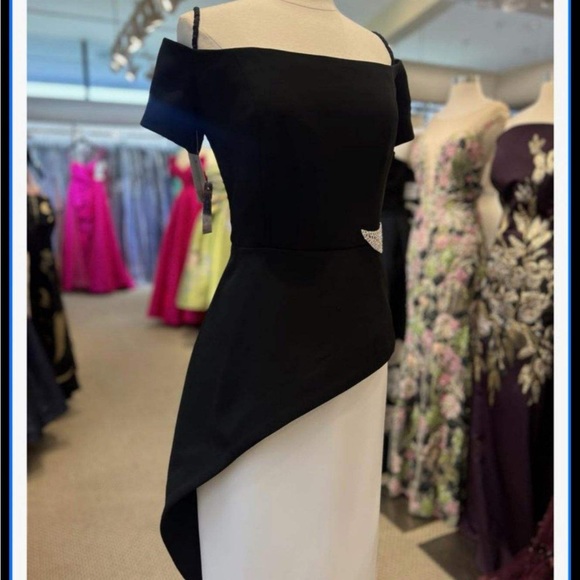 Black and White gown- Ideas by Barbara; Size Small 2-4 - Picture 3 of 4